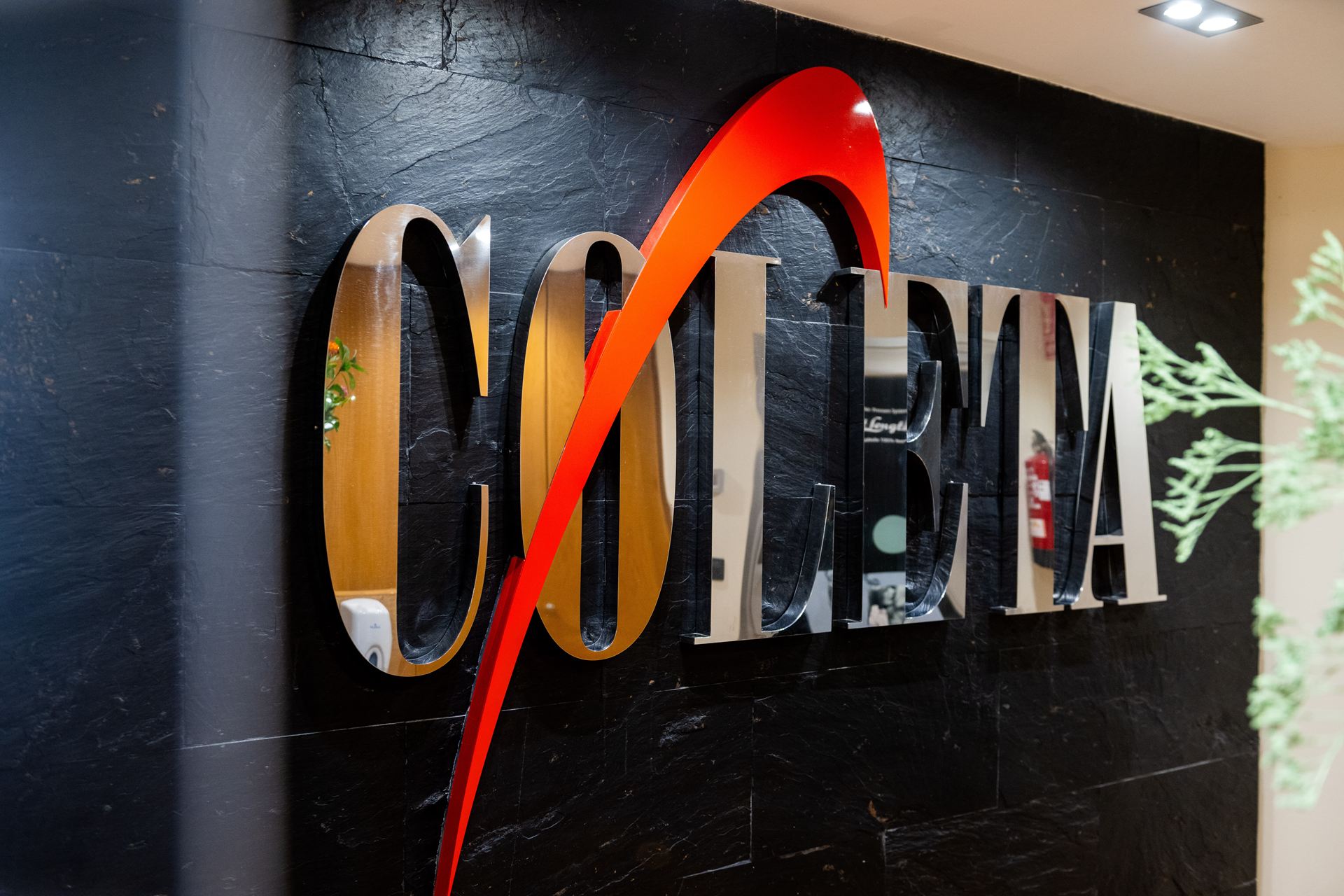 Logotipo de Coleta peluquería y estética en Vilagarcía